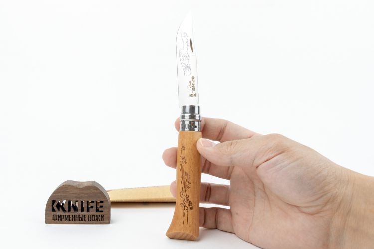 Нож №8 Гравировка "Велосипедист" Sandvik 12C27 Бук 001790 от Opinel фото 1 &mdash; Kknife